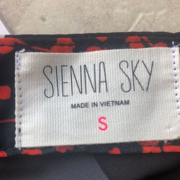 🔴 2 for $25 Sienna Sky Floral Sleeve Blouse - Size Small - Picture 5 of 6